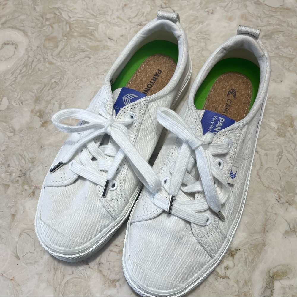 Cariuma Pantone Very Peri White Canvas Sneakers Sz 7.5